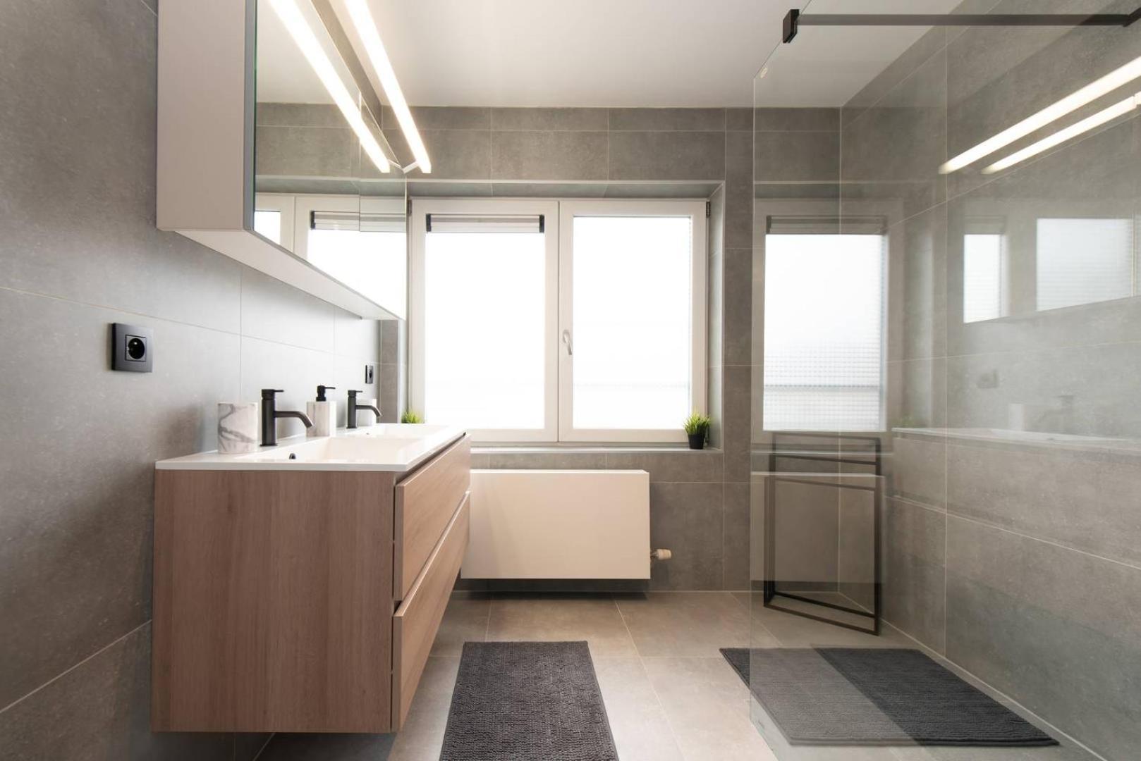 Luxueus, Ruim Appartement Op 350M Van Het Strand Oostende Exteriör bild